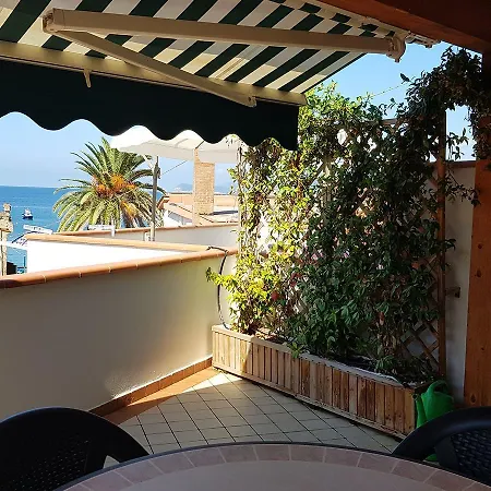 Ξενοδοχείο με διαμερίσματα Airone Blu