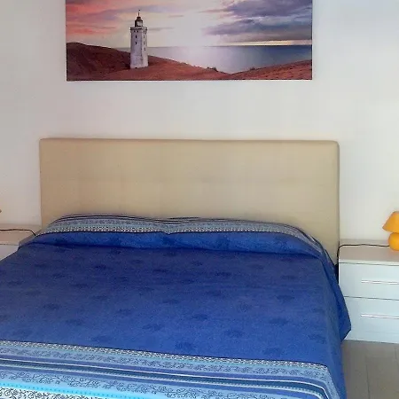 Ξενοδοχείο με διαμερίσματα Airone Blu *